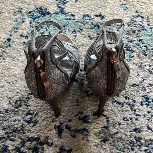 Silver Guess Pumps - Picture 4 of 4
